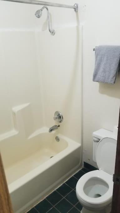 Osu 2 Queen Beds Hotel Room 230 Wi-Fi สติลวอเตอร์ ภายนอก รูปภาพ